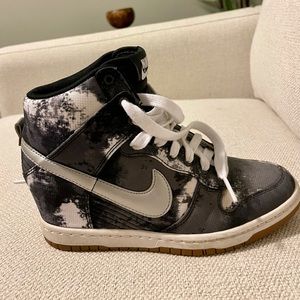 Nike women’s Dunk Sky Hi size 6.5 in Grey/Black